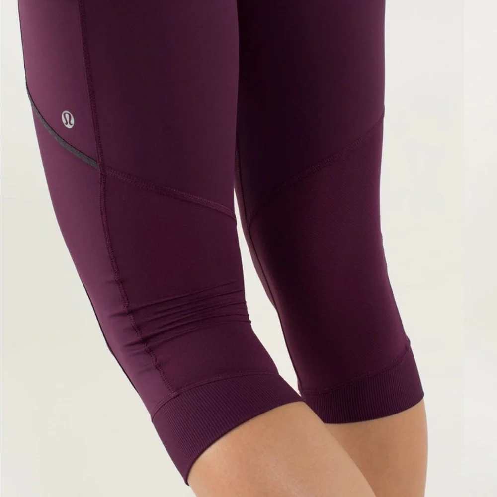 Lululemon Run For Fun Crop Plum / Pow Stripe Angel Wing / Angel Win Size 4